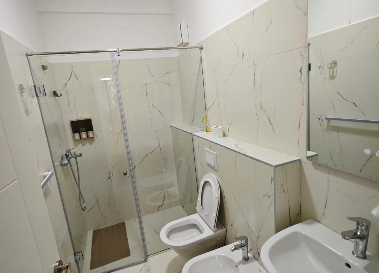 Vasil Gjika Apartment 2 Тирана